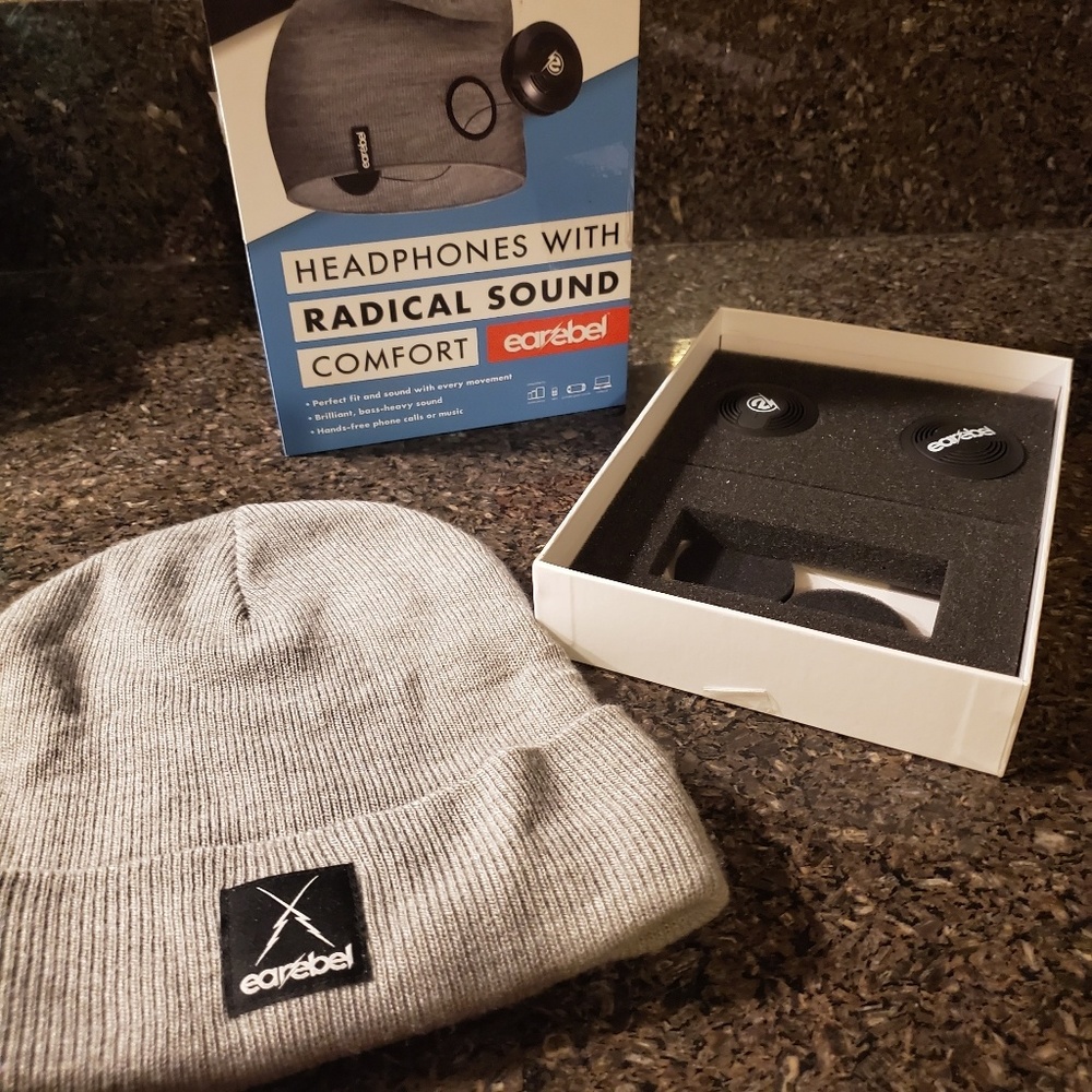 🍂PRICE DROP🍂Earebel beanie bluetooth headphones